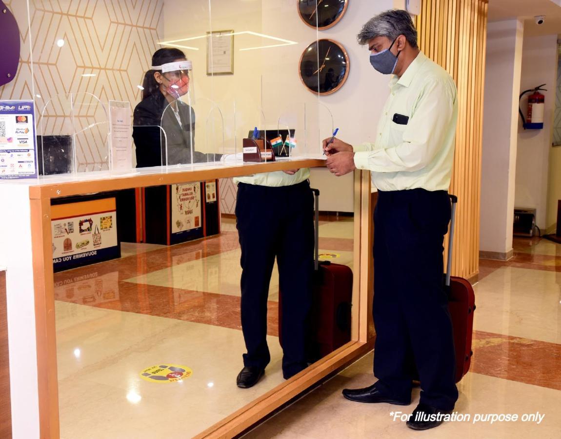 Vaccinated Staff - Oyo 11400 The Down Town Suites Hyderabad Exterior foto