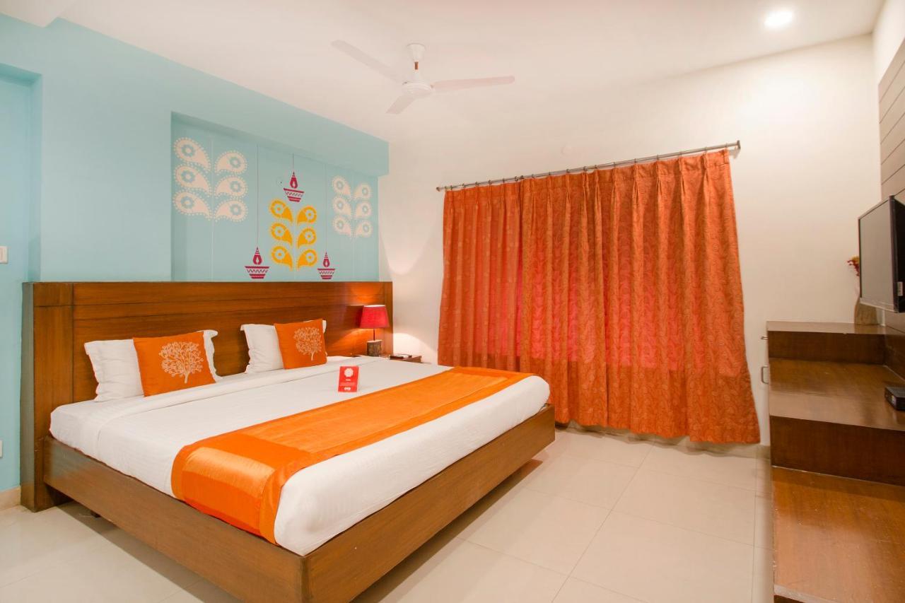 Vaccinated Staff - Oyo 11400 The Down Town Suites Hyderabad Exterior foto
