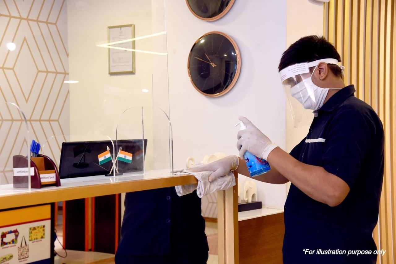 Vaccinated Staff - Oyo 11400 The Down Town Suites Hyderabad Exterior foto