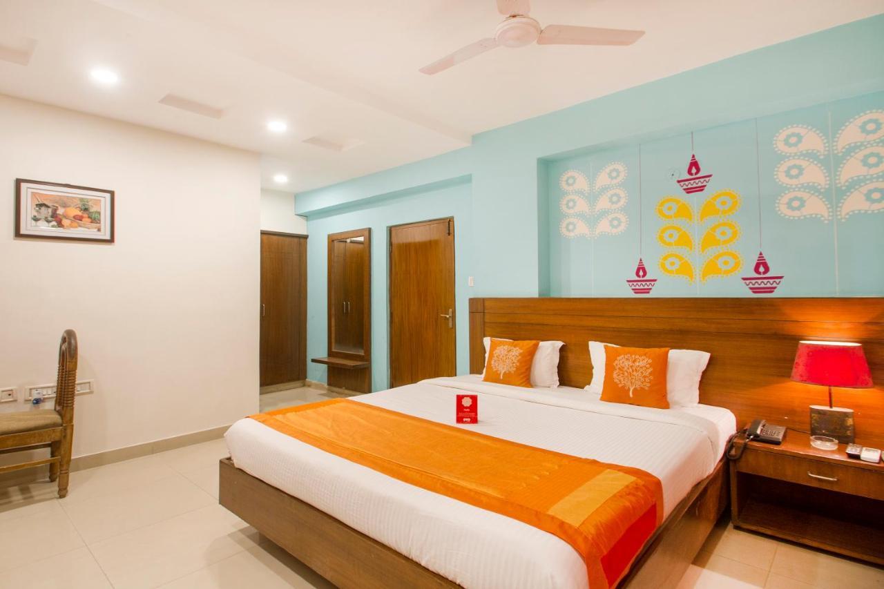 Vaccinated Staff - Oyo 11400 The Down Town Suites Hyderabad Exterior foto